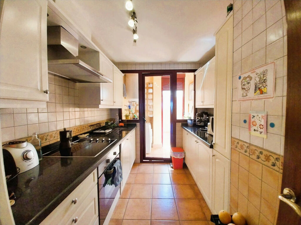 Middle Floor Apartment Calahonda Málaga - image 7