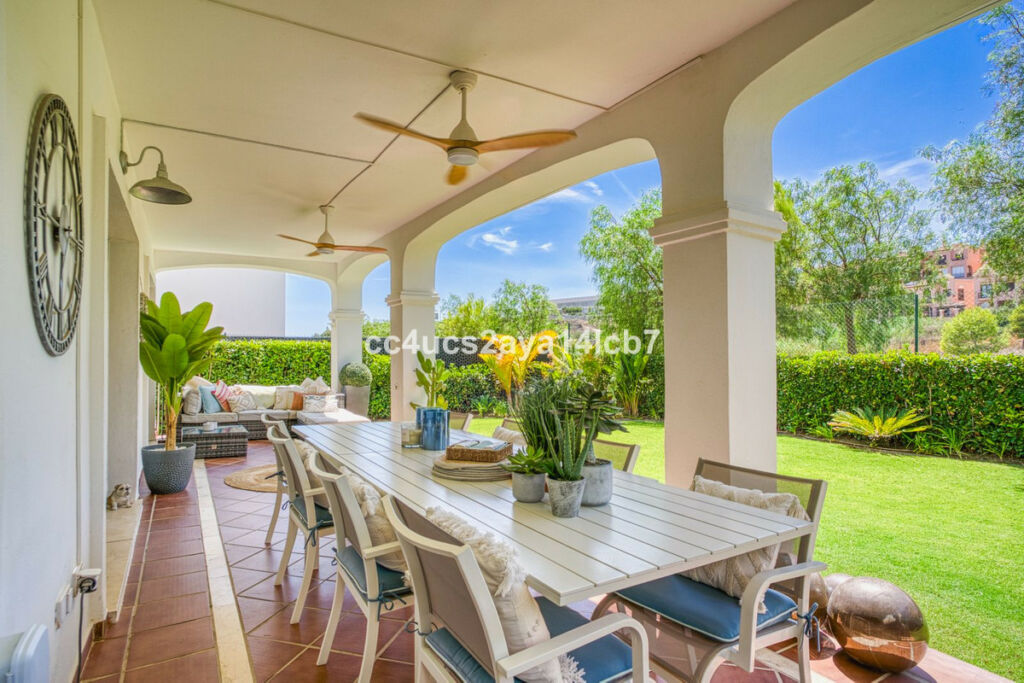 Detached Villa Estepona Málaga - image 7