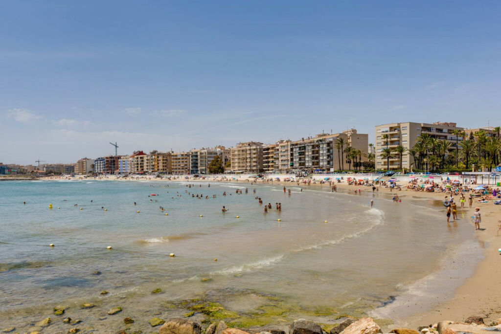 Middle Floor Apartment Torrevieja Alicante - image 7
