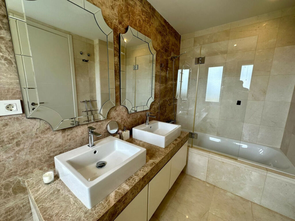 Detached Villa Marbella Málaga - image 37
