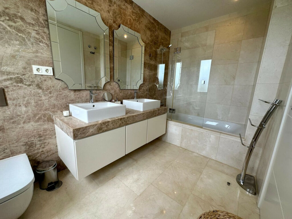 Detached Villa Marbella Málaga - image 38