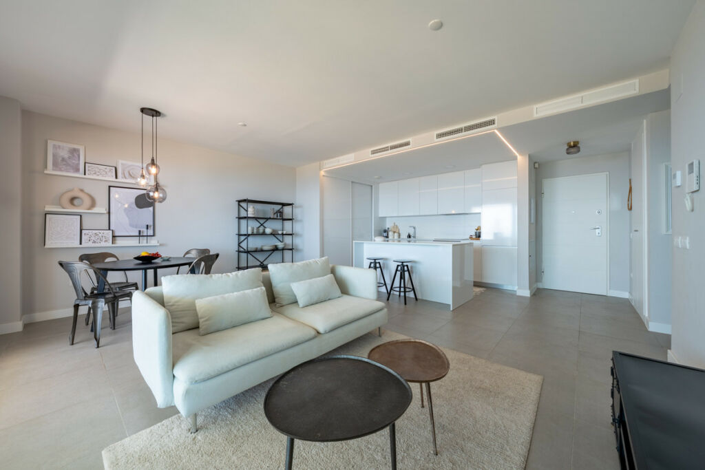 Middle Floor Apartment Benalmadena Málaga - image 8