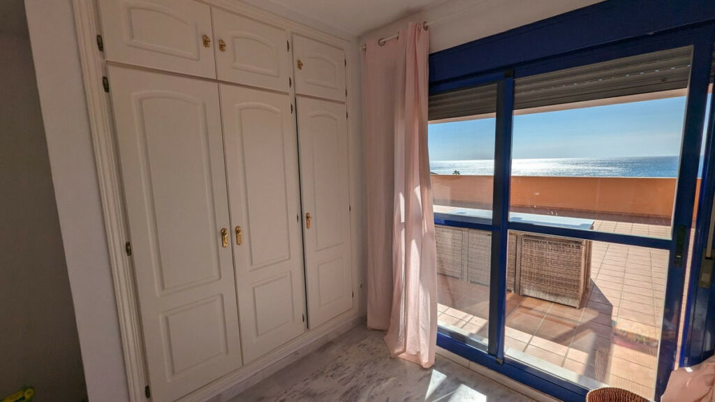 Penthouse La Duquesa Málaga - image 8