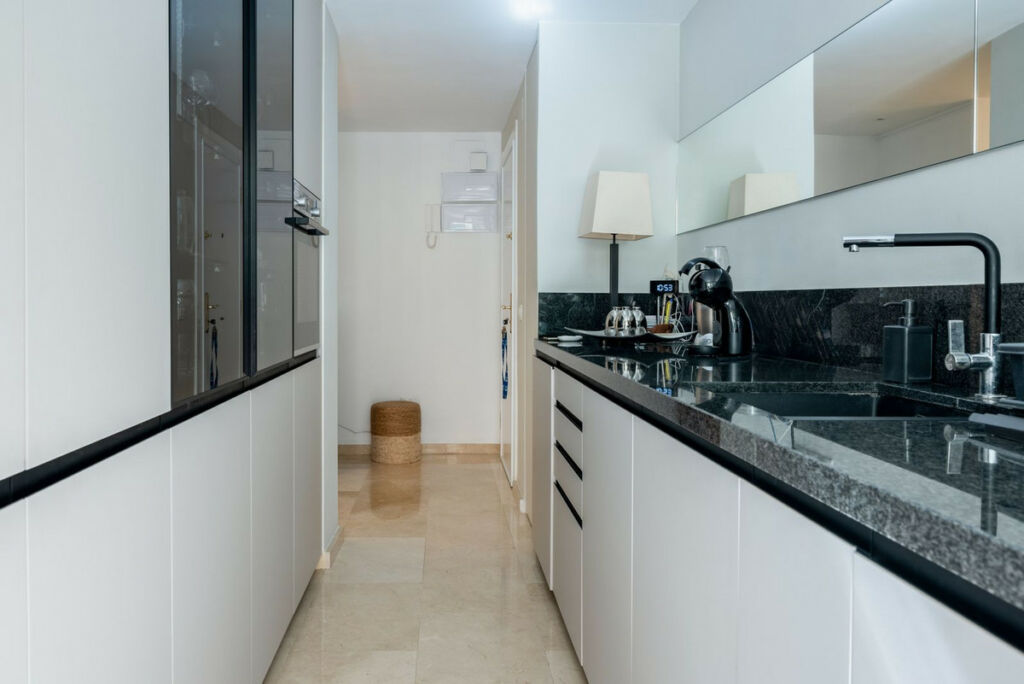 Middle Floor Apartment Marbella Málaga - image 8