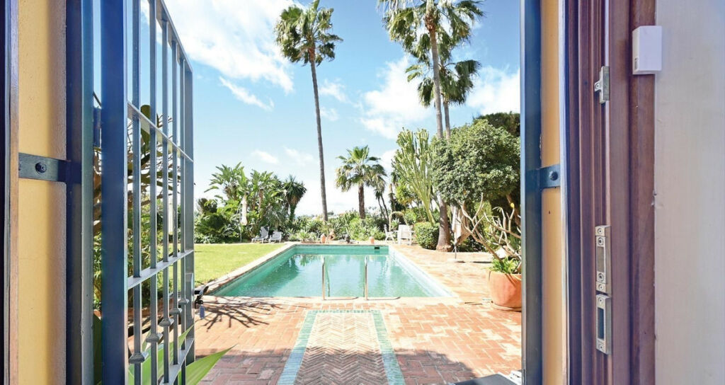 Detached Villa Elviria Málaga - image 17