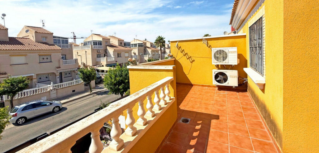 Townhouse Torrevieja Alicante - image 8