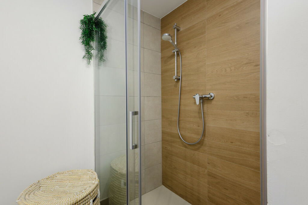 Middle Floor Apartment Cancelada Málaga - image 8