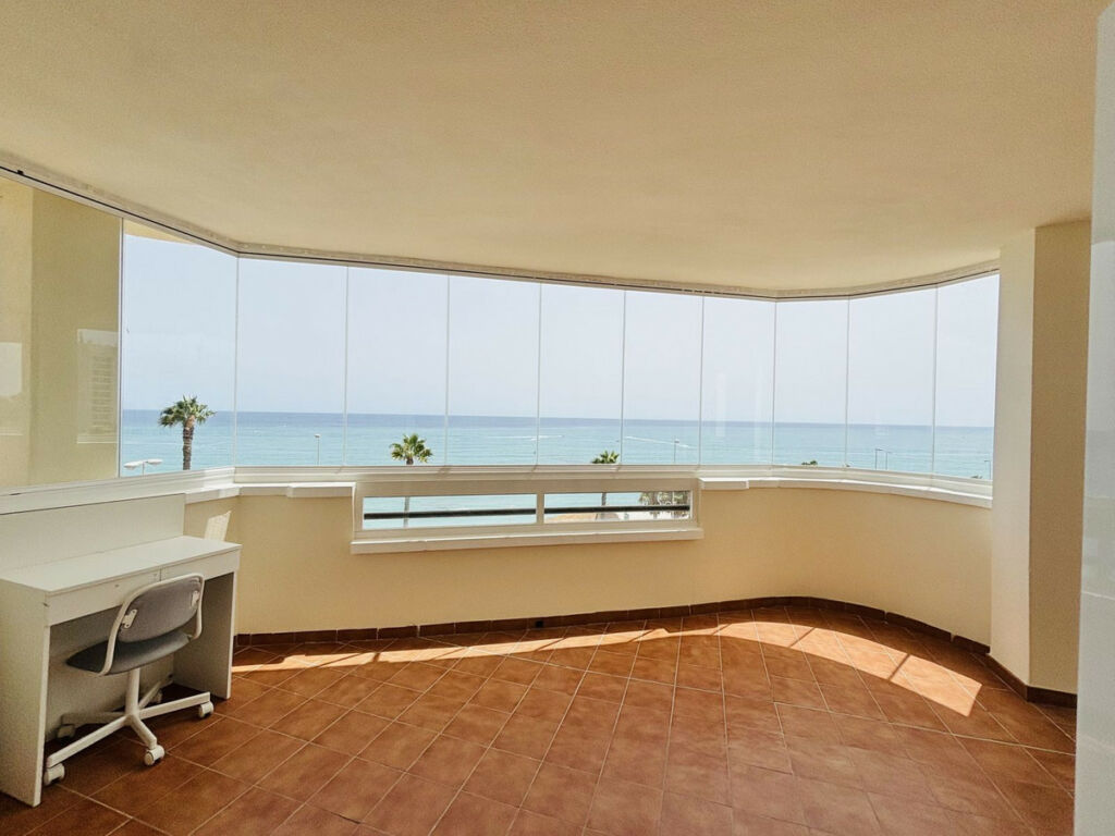 Middle Floor Apartment Benalmadena Málaga - image 8