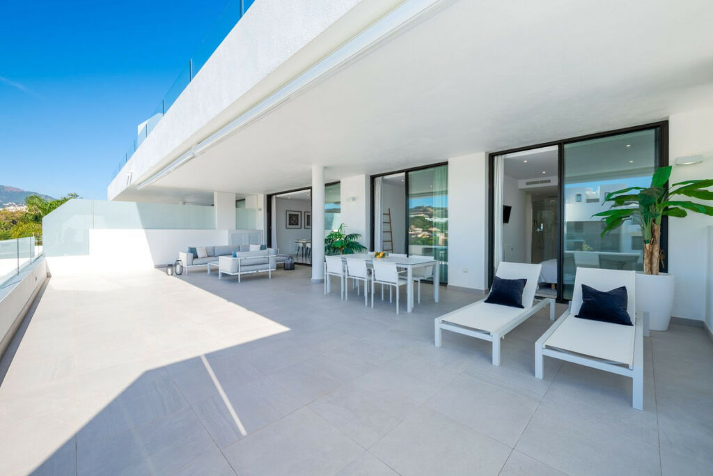 Middle Floor Apartment Estepona Málaga - image 8