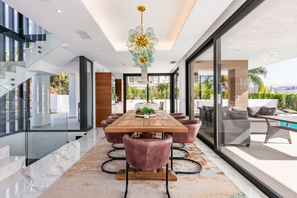 Detached Villa Estepona Málaga - image 8