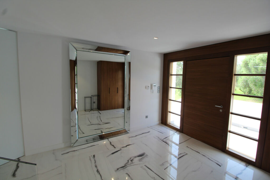 Detached Villa Nueva Andalucía Málaga - image 8