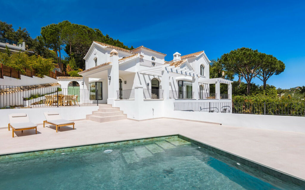 Detached Villa El Madroñal Málaga - image 8