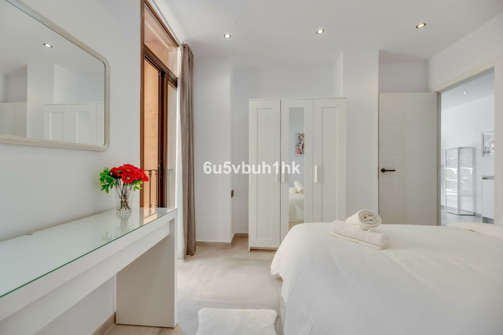 Middle Floor Apartment Estepona Málaga - image 8