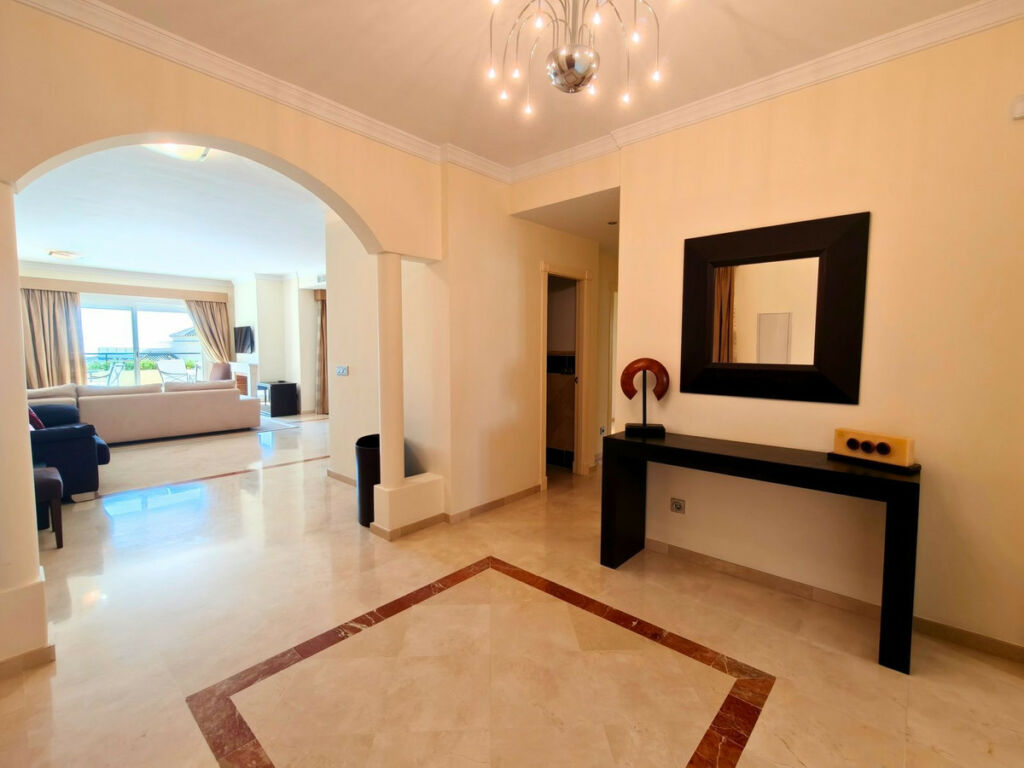 Middle Floor Apartment San Roque Club Cádiz - image 8