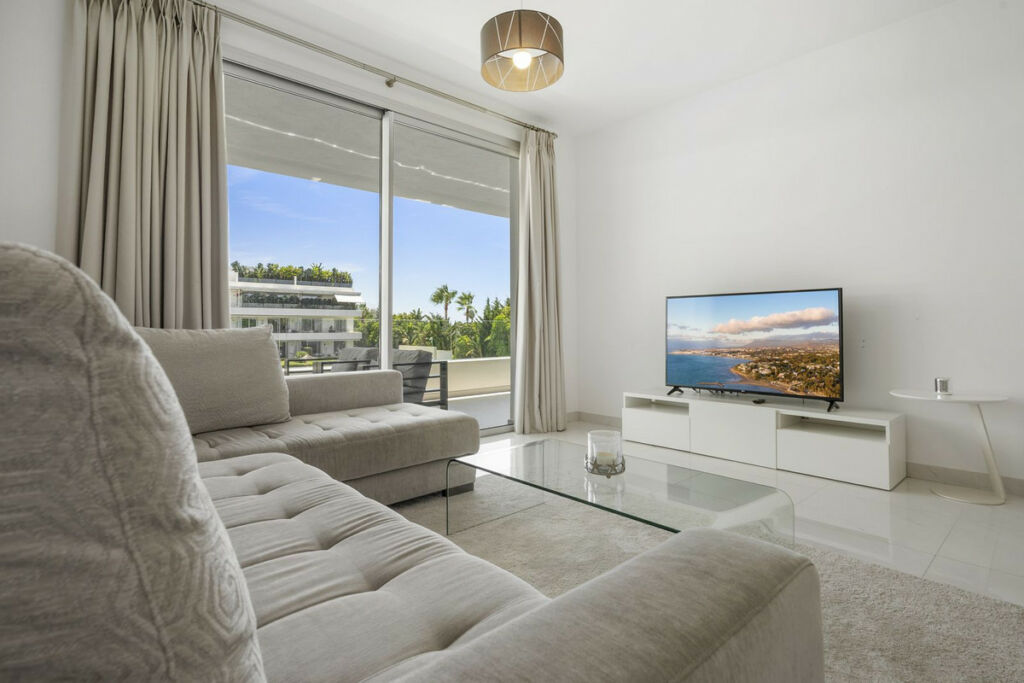 Middle Floor Apartment Estepona Málaga - image 8