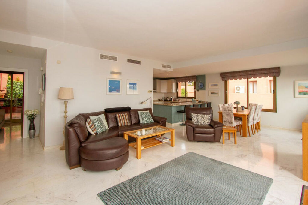 Middle Floor Apartment La Mairena Málaga - image 8