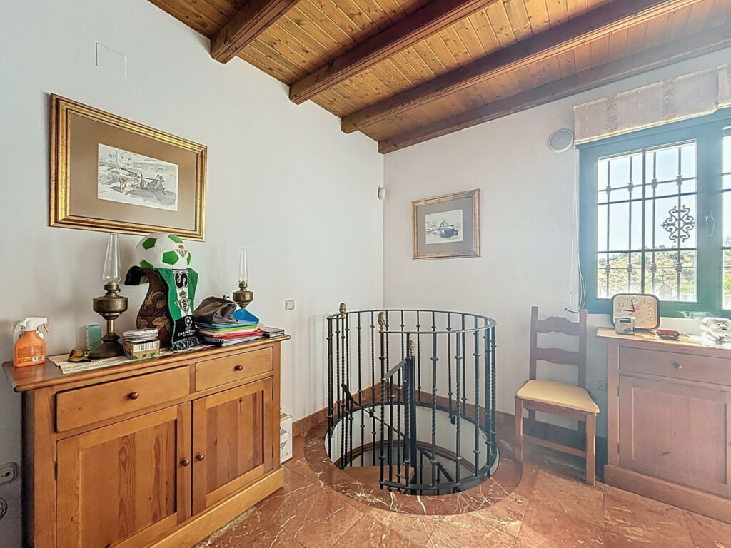 Detached Villa La Viñuela Málaga - image 8