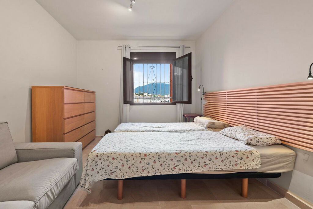 Top Floor Apartment Estepona Málaga - image 8