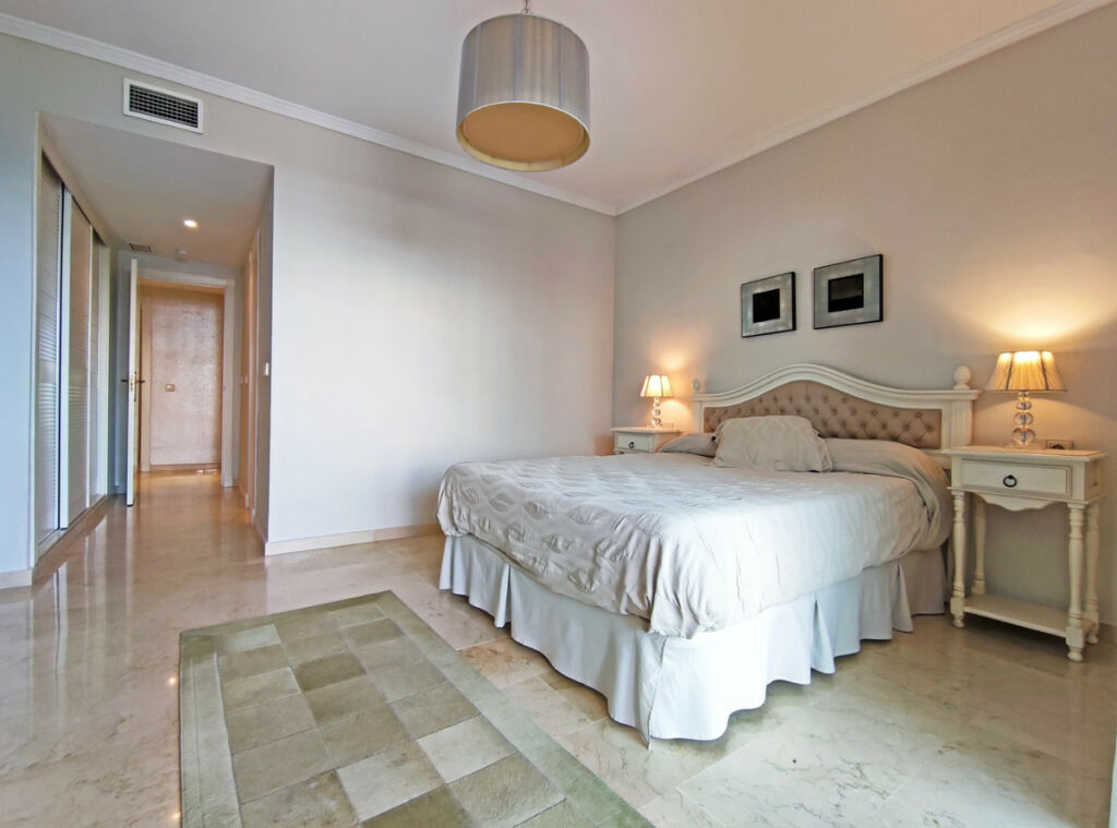 Middle Floor Apartment Puerto Banús Málaga - image 8