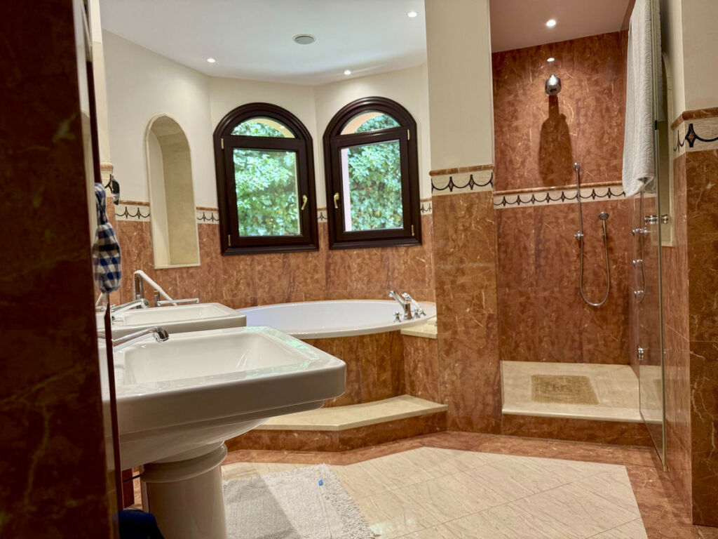 Detached Villa Sierra Blanca Málaga - image 10