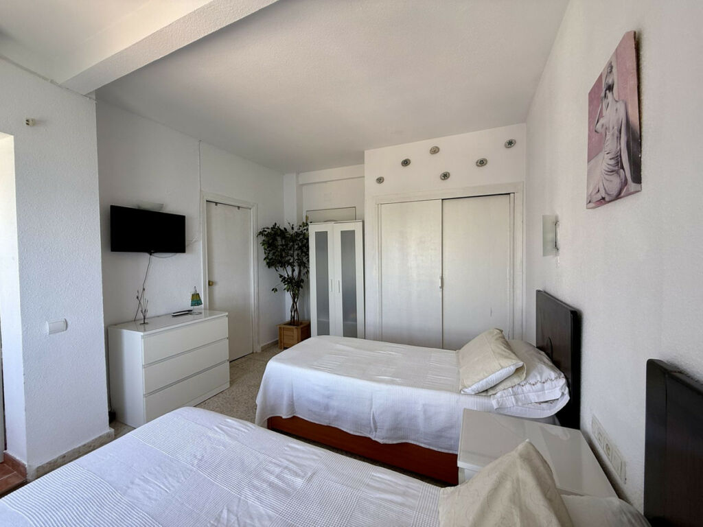 Middle Floor Apartment Calahonda Málaga - image 8