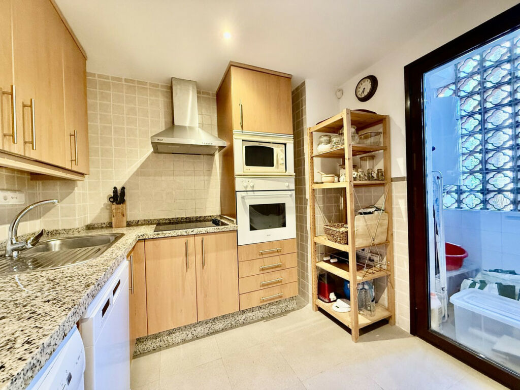 Ground Floor Apartment The Golden Mile Málaga - image 8