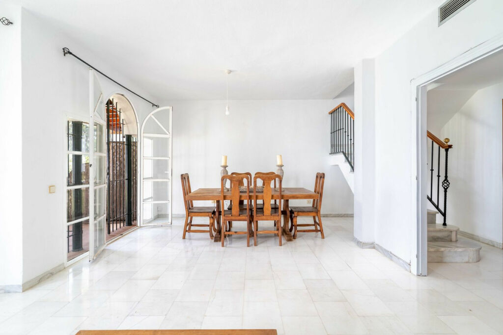 Townhouse Nueva Andalucía Málaga - image 8