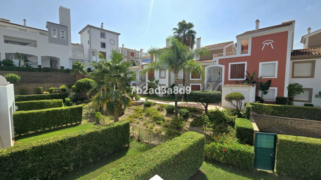 Middle Floor Apartment New Golden Mile Málaga - image 8