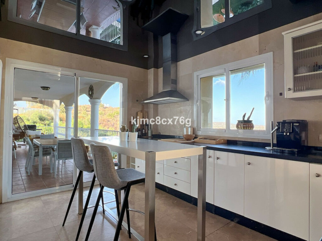 Detached Villa Riviera del Sol Málaga - image 8
