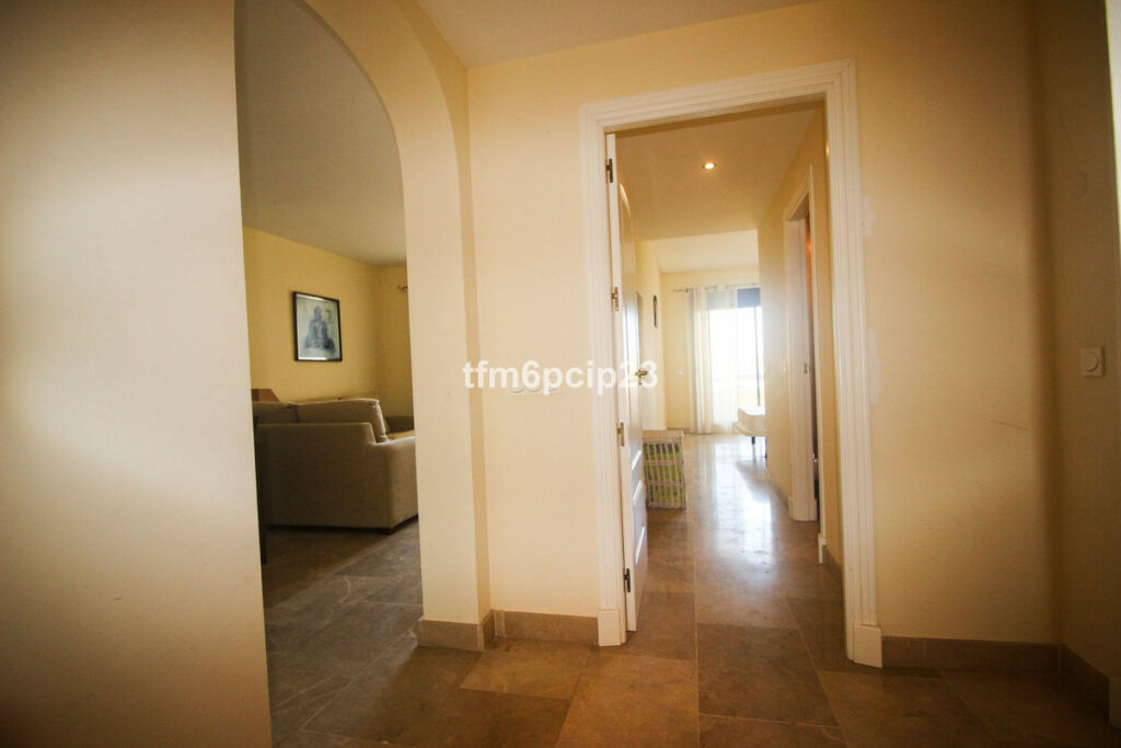 Middle Floor Apartment La Duquesa Málaga - image 8