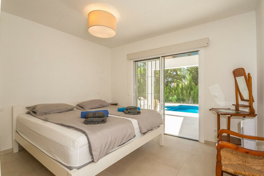 Detached Villa Elviria Málaga - image 8