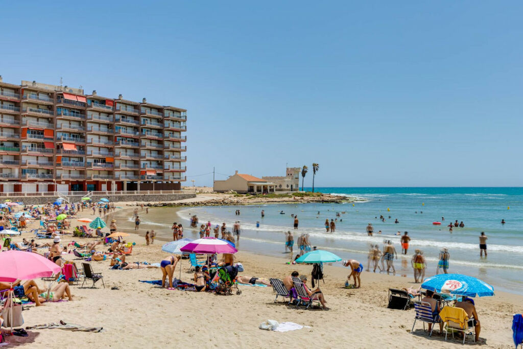 Middle Floor Apartment Torrevieja Alicante - image 8