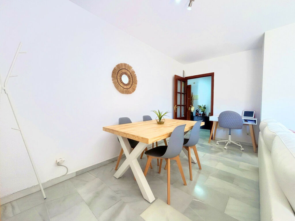 Middle Floor Apartment Estepona Málaga - image 8
