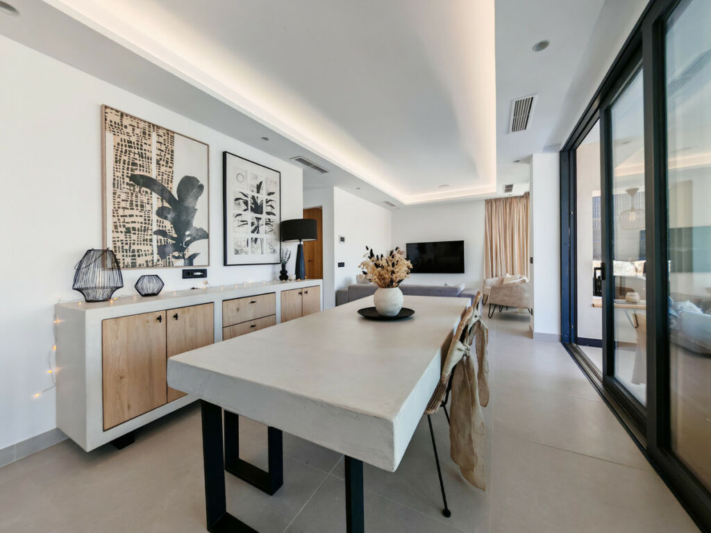 Detached Villa Estepona Málaga - image 4