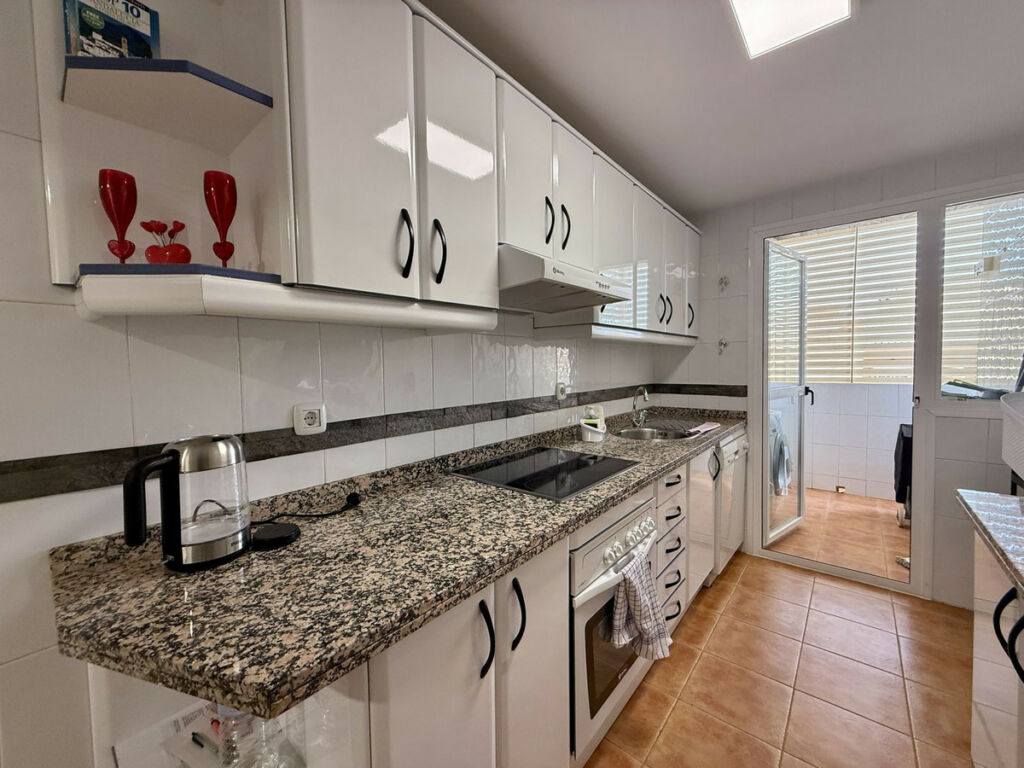 Middle Floor Apartment La Cala Málaga - image 8