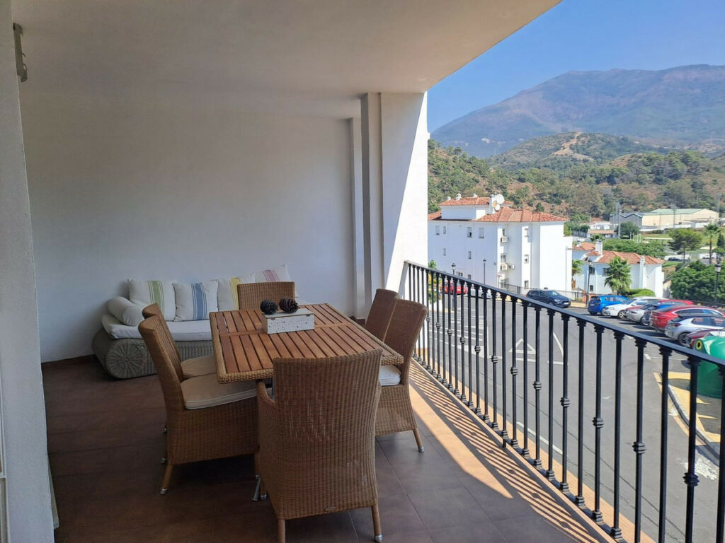 Middle Floor Apartment Benahavís Málaga - image 8