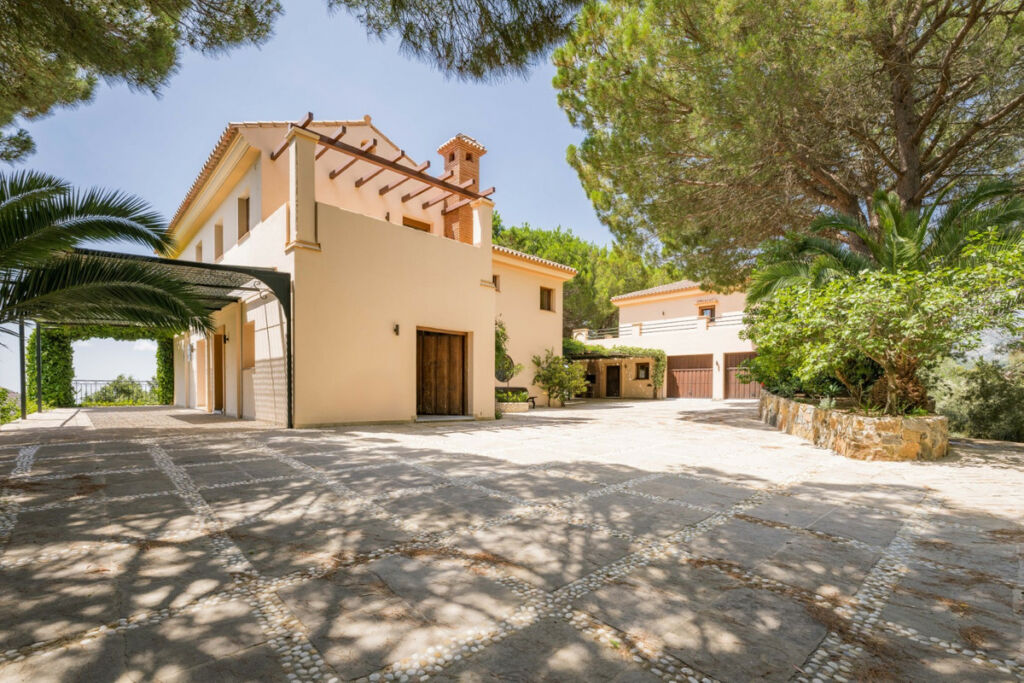 Detached Villa Ojén Málaga - image 3