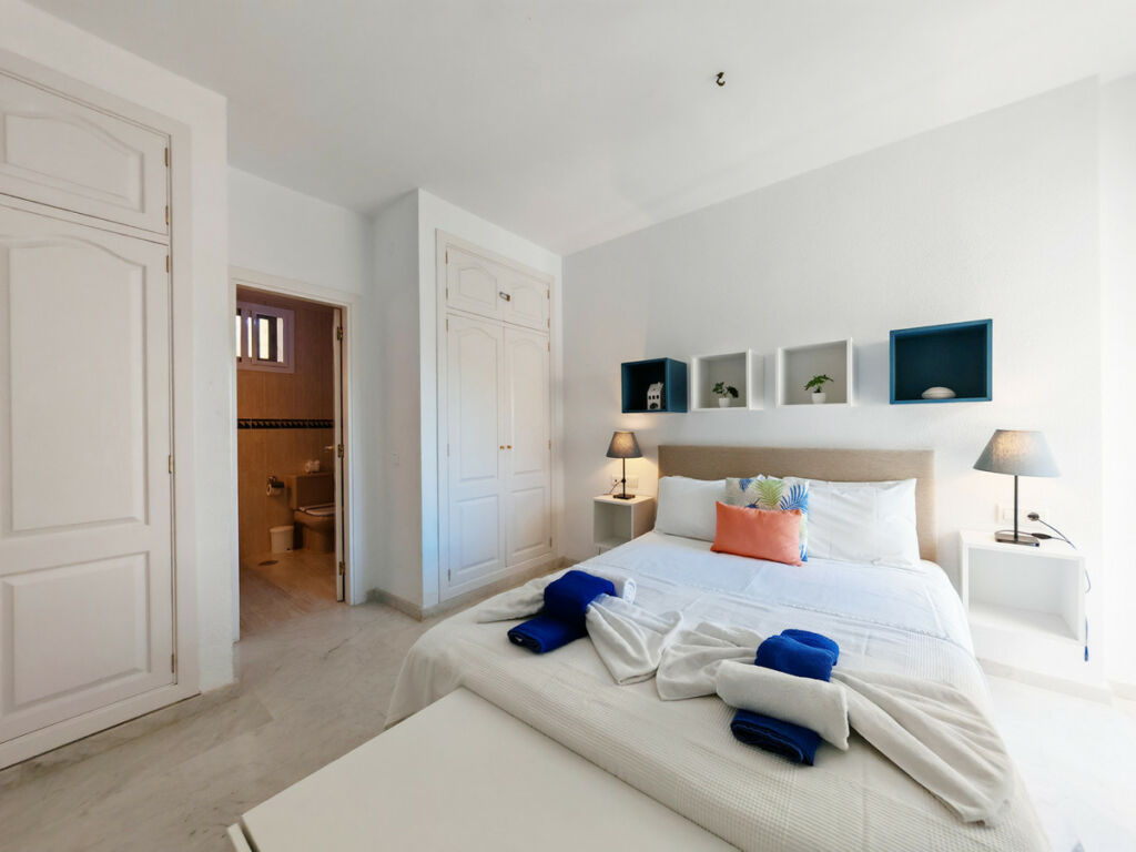 Middle Floor Apartment Calahonda Málaga - image 8