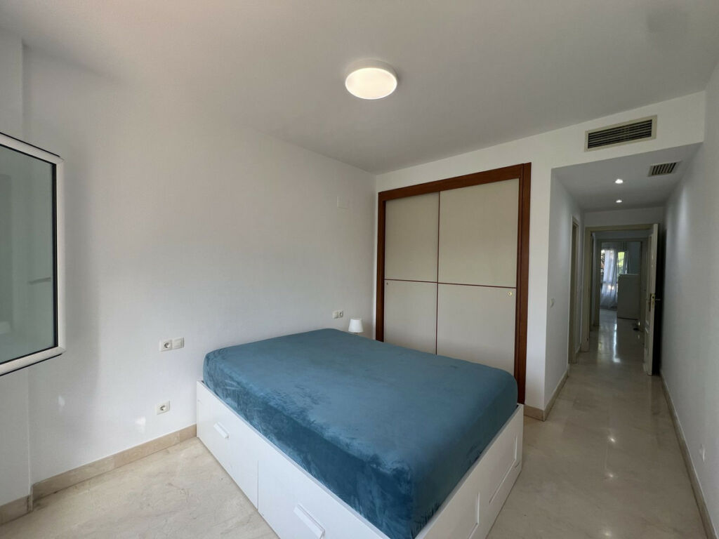 Middle Floor Apartment Nueva Andalucía Málaga - image 8