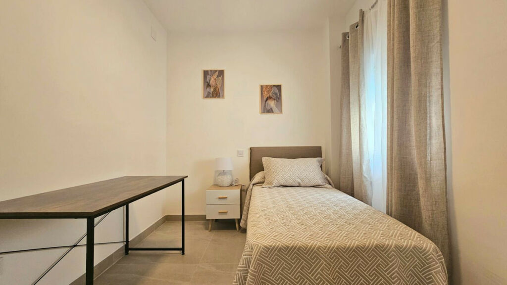 Middle Floor Apartment Fuengirola Málaga - image 8