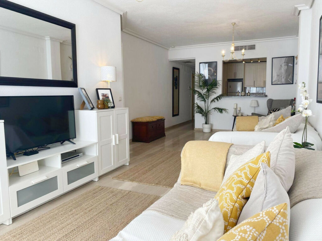 Middle Floor Apartment Carvajal Málaga - image 8