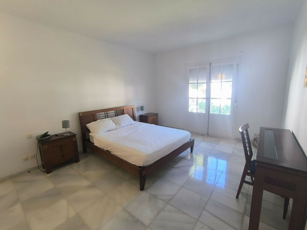 Middle Floor Apartment El Presidente Málaga - image 8