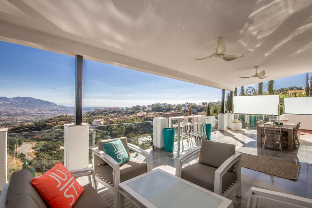 Detached Villa La Mairena Málaga - image 8