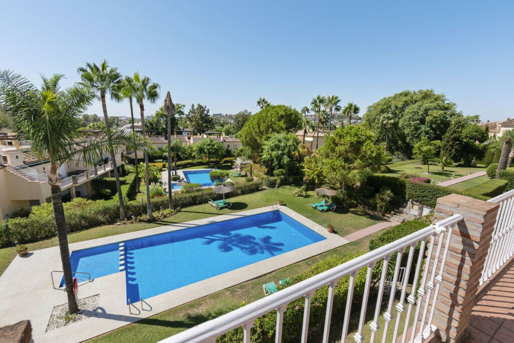 Penthouse Nueva Andalucía Málaga - image 2