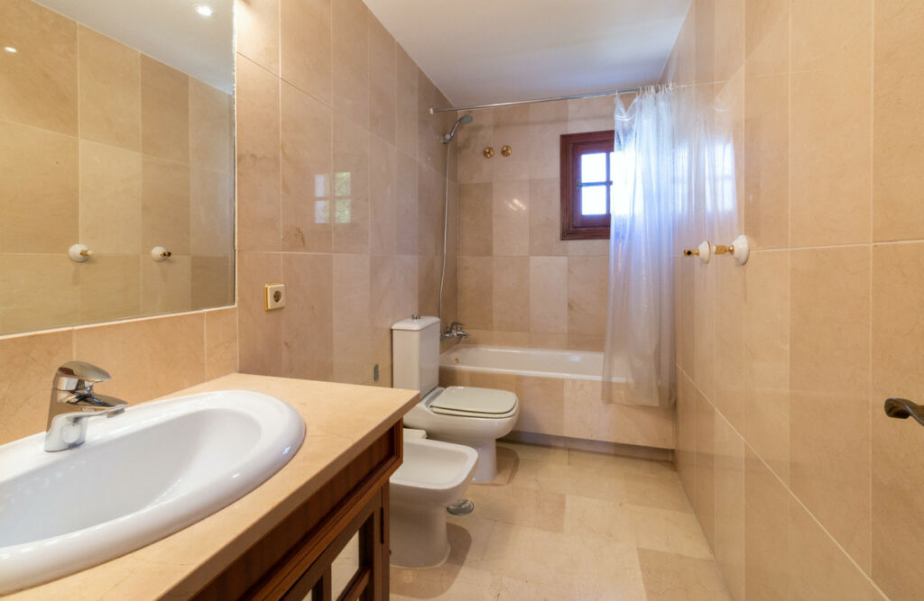 Detached Villa Sierra Blanca Málaga - image 8