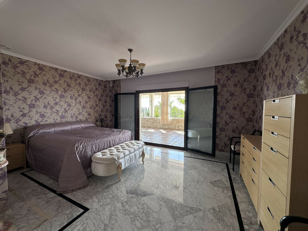 Middle Floor Apartment The Golden Mile Málaga - image 8