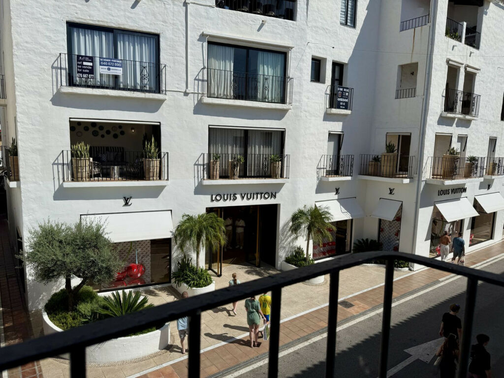 Top Floor Apartment Puerto Banús Málaga - image 10