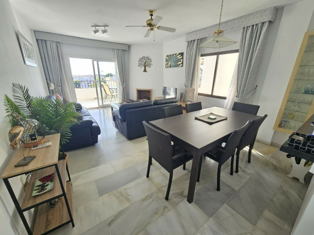 Middle Floor Apartment Calahonda Málaga - image 9