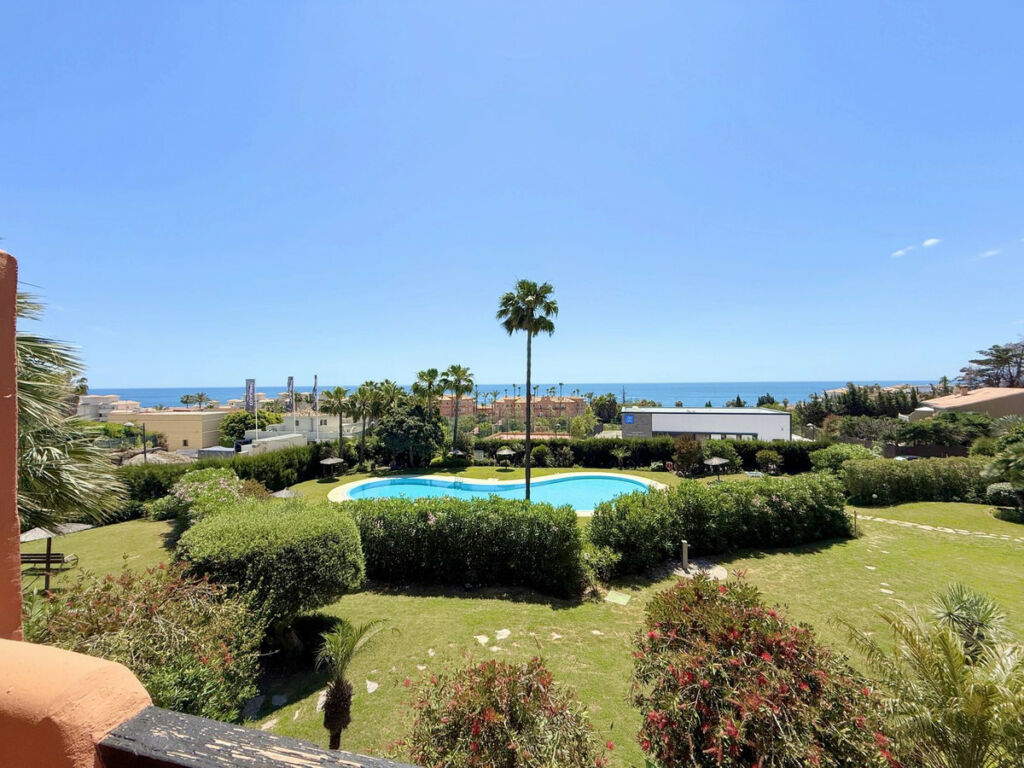 Middle Floor Apartment Estepona Málaga - image 8