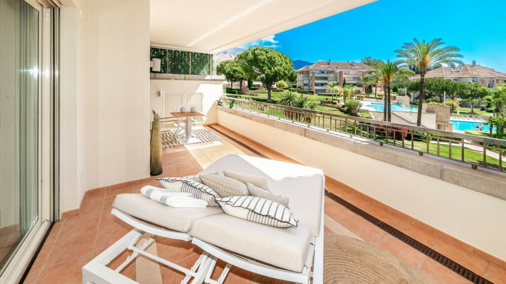 Middle Floor Apartment The Golden Mile Málaga - image 8